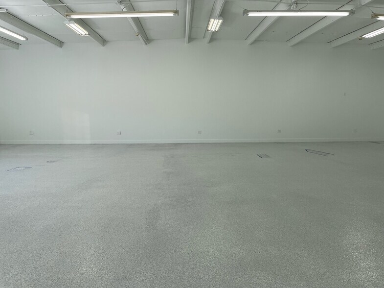 More Photos Of 5704-5720 Lawton Dr, Sarasota Warehouse For Lease