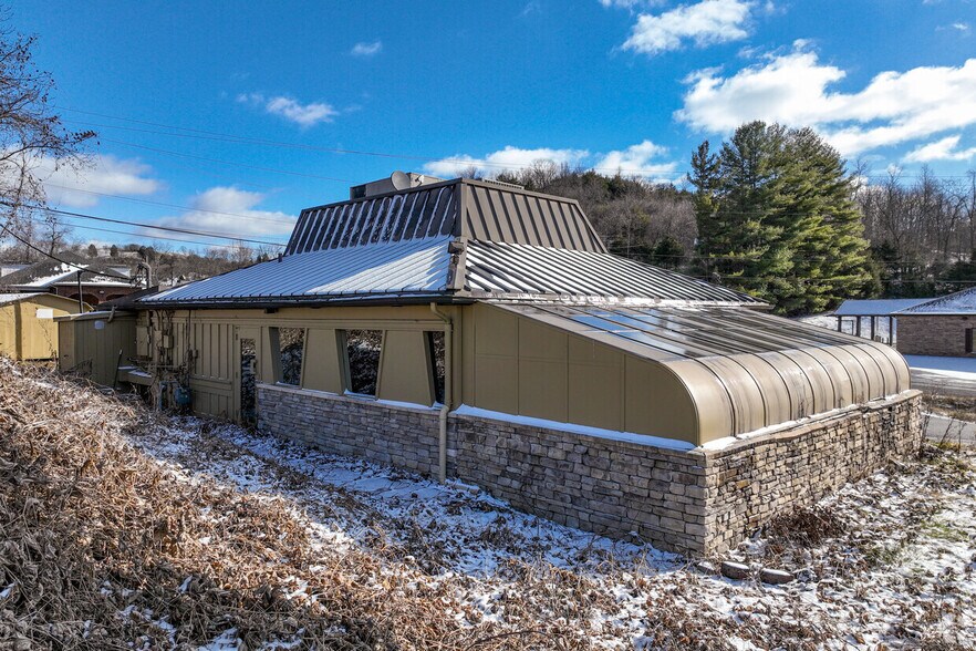 More Photos Of 27 Miners Dr, Castlewood Restaurant For Lease