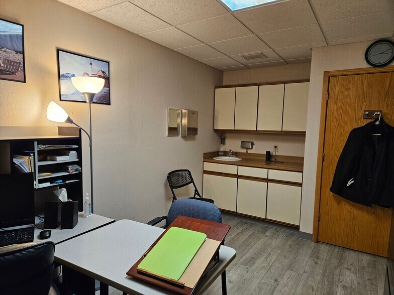 More Photos Of 4705 Towne Centre, Saginaw Office For Sale