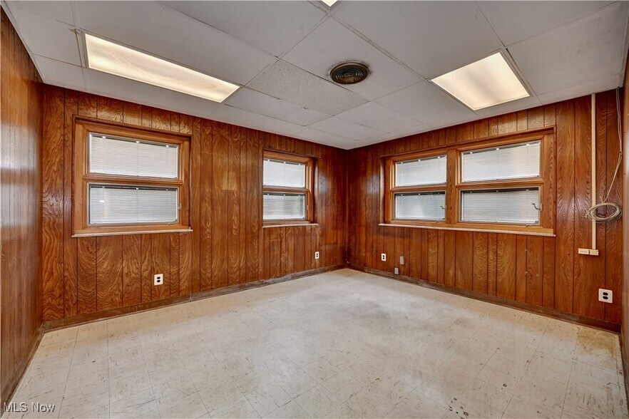 More Photos Of 422 S Green Rd, South Euclid Warehouse For Sale