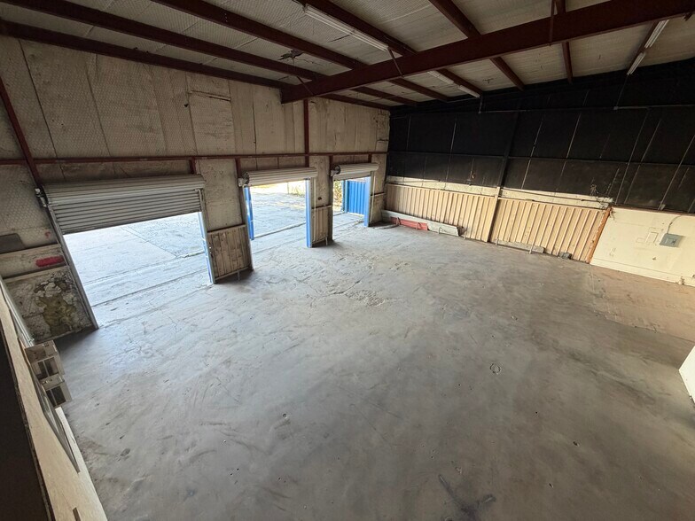 More Photos Of 4749 E Ben White Blvd, Austin Distribution For Lease