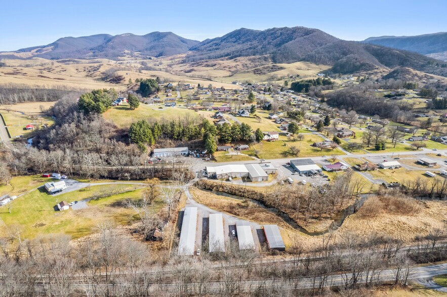 More Photos Of 129 Goldwing Dr, North Tazewell Self Storage For Sale