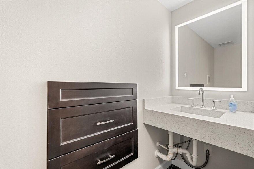 More Photos Of 141 Parliament Loop, Lake Mary Office For Sale