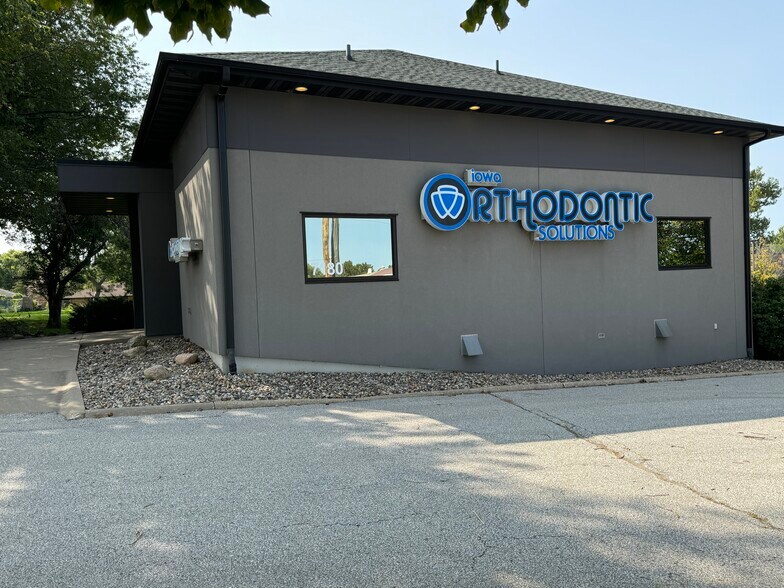 More Photos Of 7180 Hickman Rd, Windsor Heights Medical For Lease