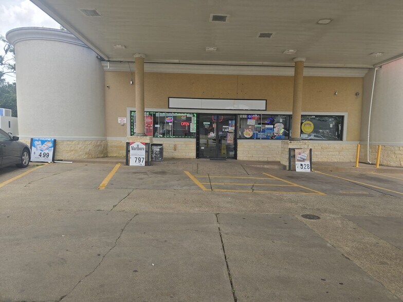 More Photos Of 1811 S Broadway Ave, Tyler Convenience Store For Sale