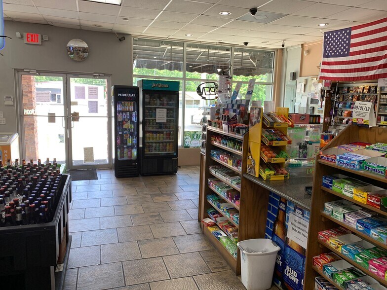 More Photos Of 12666 State Highway 31 W, Tyler Storefront For Sale