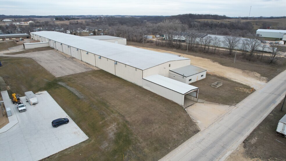 More Photos Of 140 Jacobsen Dr, Maquoketa Warehouse For Lease