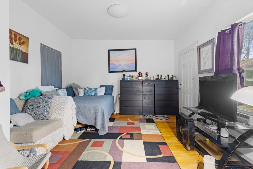 More Photos Of 304 W Wheat St, Woodville Specialty For Sale