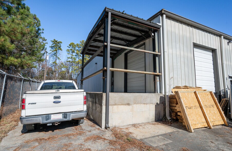 More Photos Of 2907 W Pettigrew St, Durham Warehouse For Lease