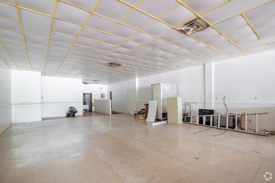 More Photos Of 2705 E Washington Ave, Madison Storefront For Sale