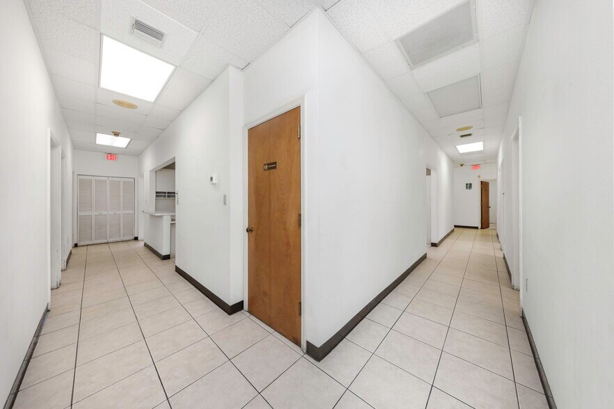 More Photos Of 655 N Indiana Ave, Englewood Medical For Sale