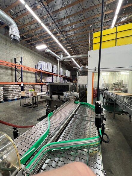 More Photos Of 15911 Arminta St, Van Nuys Manufacturing For Lease
