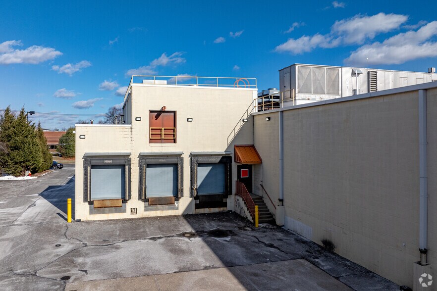 More Photos Of 1221 State Route 27, Somerset Supermarket For Lease