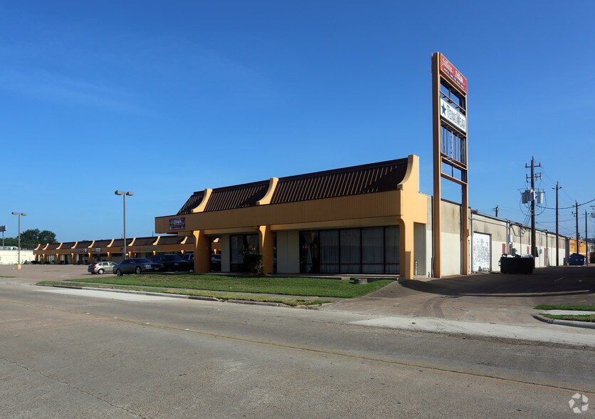 More Photos Of 7620-7684 Demoss, Houston Storefront For Lease