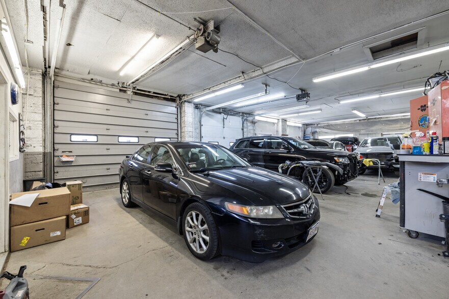 More Photos Of 20 Woodland St, Methuen Auto Repair For Sale