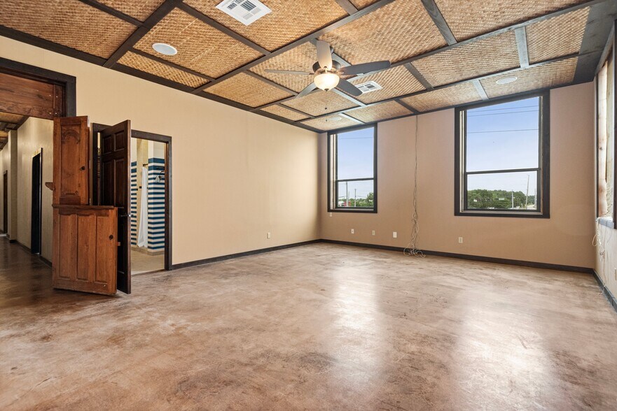 More Photos Of 1941 Spring Cypress Rd, Spring Warehouse For Sale