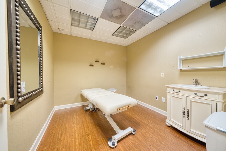 More Photos Of 2805 Center St, Deer Park Storefront Retail Office For Sale