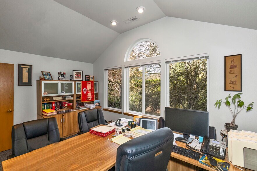 More Photos Of 104 Tremont Ave, Port Orchard Medical For Sale