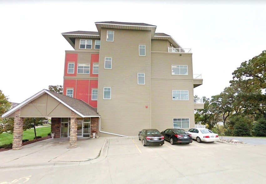 More Photos Of 1820 Old Highway 8, New Brighton Office For Lease