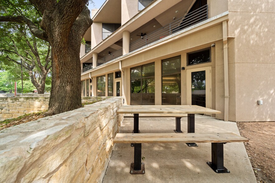 More Photos Of 7620 Guadalupe St, Austin Office For Lease
