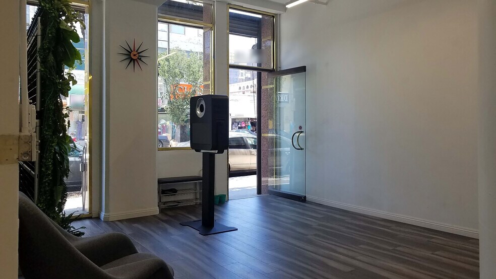 More Photos Of 1114 S Los Angeles St, Los Angeles Warehouse For Sale