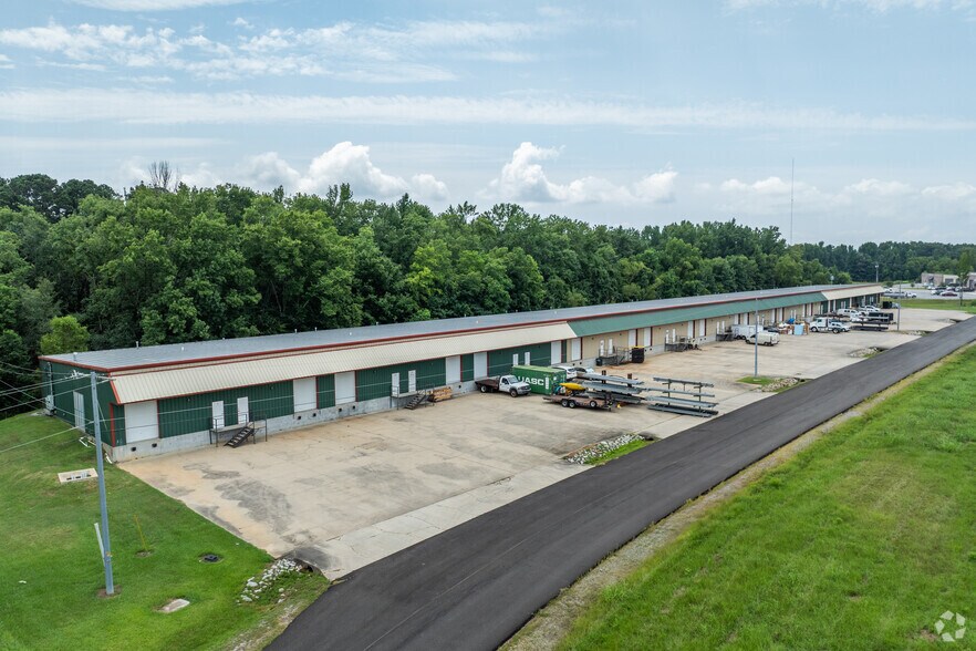 More Photos Of 644 Church Rd, Madison Warehouse For Lease
