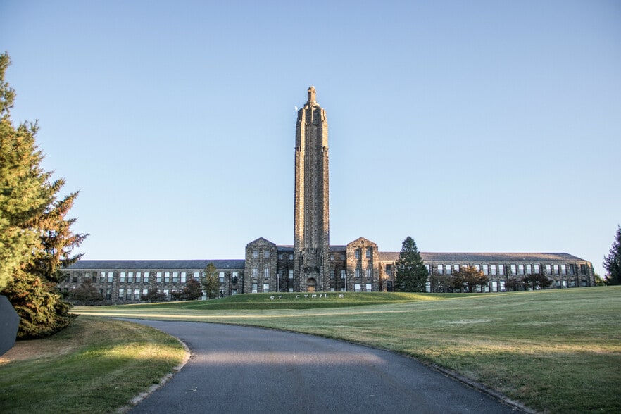 More Photos Of 1002 Railroad St, Danville Specialty For Sale