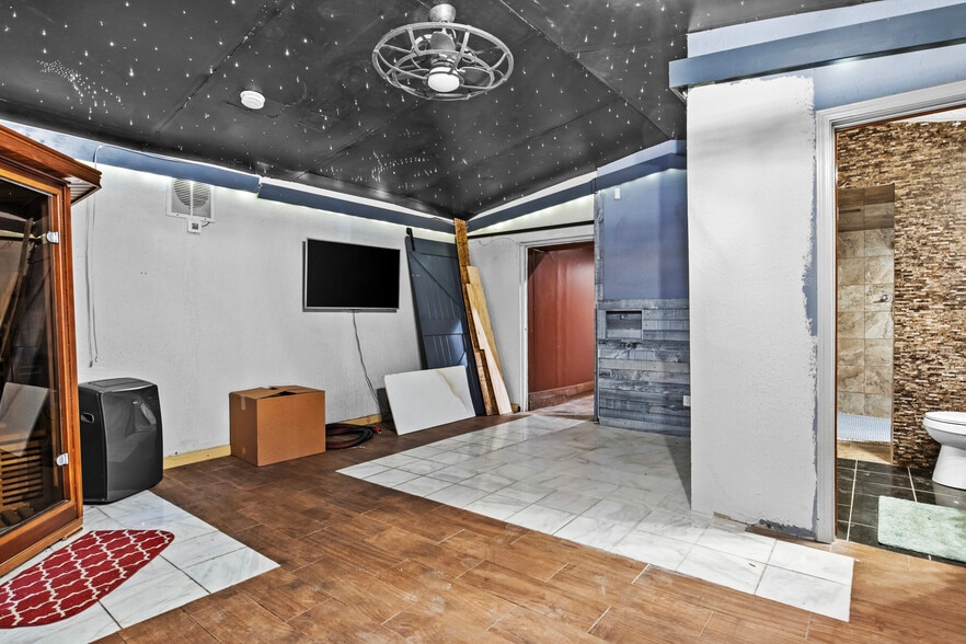 More Photos Of 1415-1419 Leestown Rd, Lexington General Retail For Sale