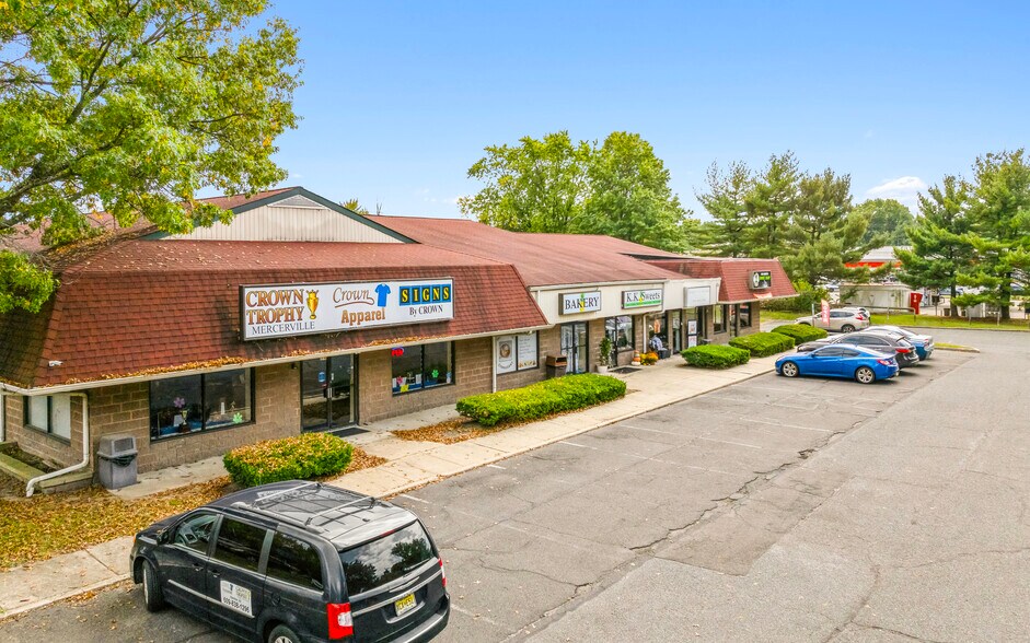 More Photos Of 3257 Quakerbridge Rd, Hamilton Freestanding For Lease