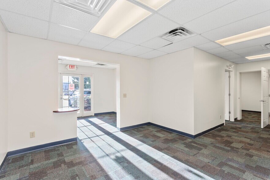 More Photos Of 9986 Spotswood Trl, Mc Gaheysville Office For Lease