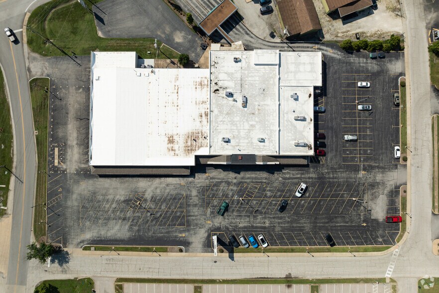 More Photos Of 225 Thresher Dr, Eureka General Retail For Lease