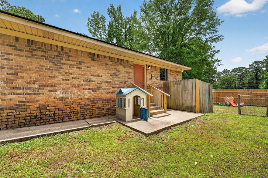 More Photos Of 109 Jasper Dr, Marshall Office For Sale