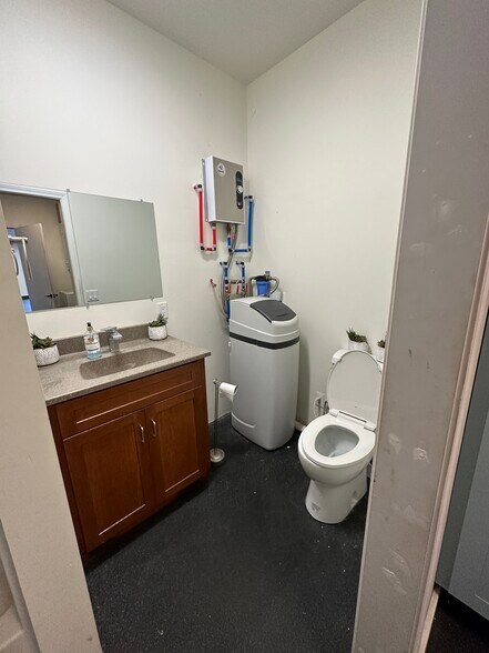 More Photos Of 2300 Knoll Dr, Ventura Manufacturing For Lease