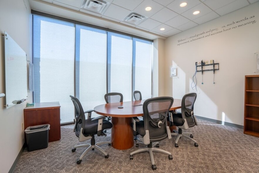 More Photos Of 900 W Indiana St, Evansville Distribution For Lease