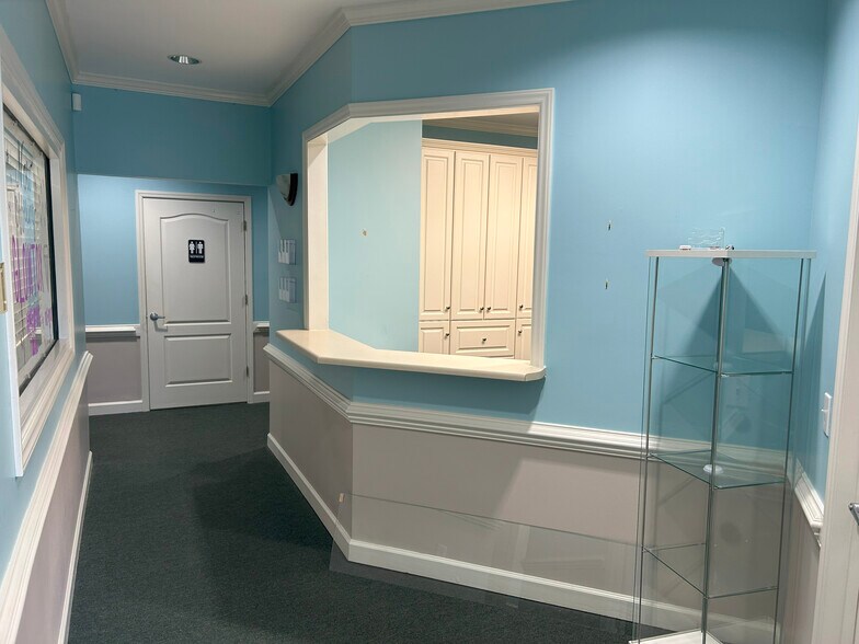 More Photos Of 274B Commonwealth Dr, Greenville Medical For Lease