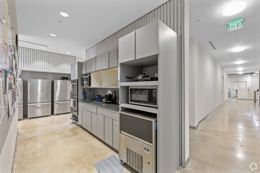 More Photos Of 3910-3980 RCA Blvd, Palm Beach Gardens Office For Lease