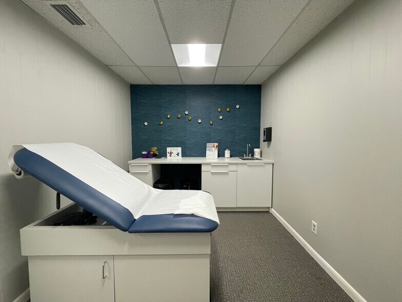 More Photos Of 9371 Cypress Lake Dr, Fort Myers Unknown For Lease