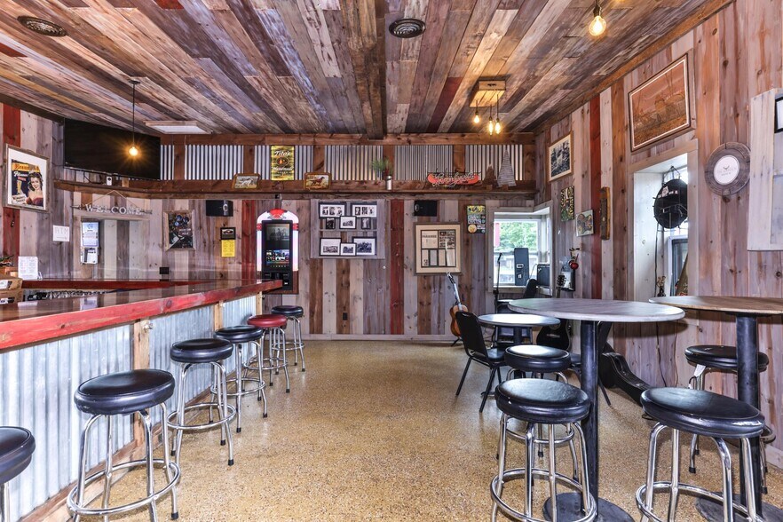 More Photos Of 5234 US-51 Hwy, Mercer Bar For Sale
