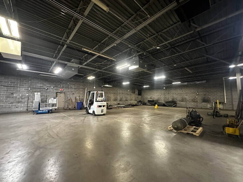 More Photos Of 400-500 Grand Ave, Joplin Office For Lease