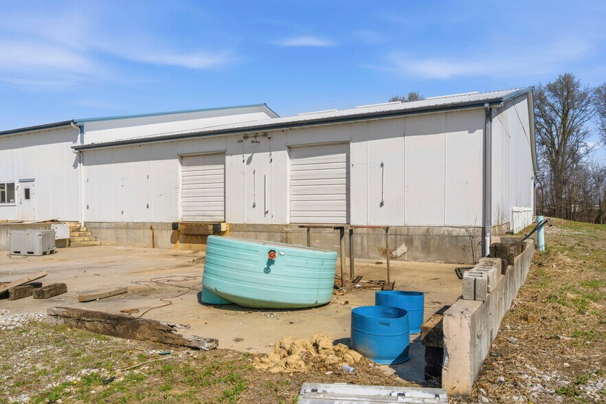 More Photos Of 306 SE Highway AA, Clinton Industrial For Sale