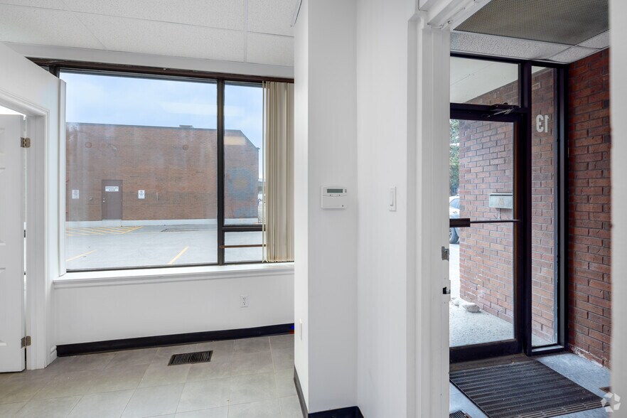 More Photos Of 270 Esna Park Dr, Markham Service For Lease