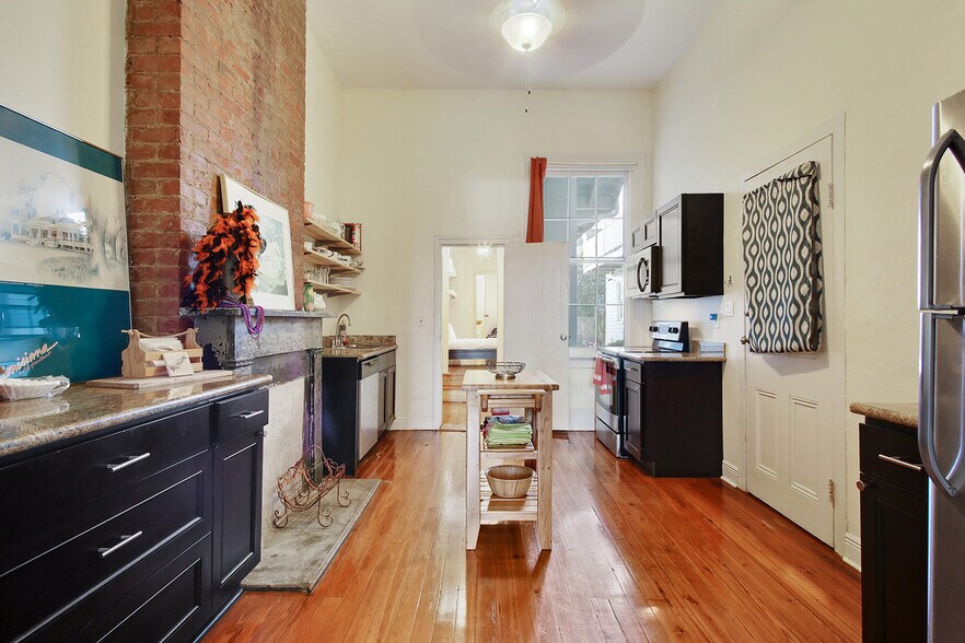 More Photos Of 1572 Magazine St, New Orleans Specialty For Sale