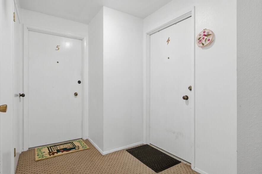 More Photos Of 3600 25th Ave W, Seattle Apartments For Sale