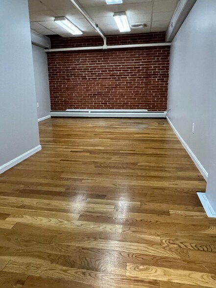 More Photos Of 50 Industrial Cir, Lincoln Manufacturing For Lease