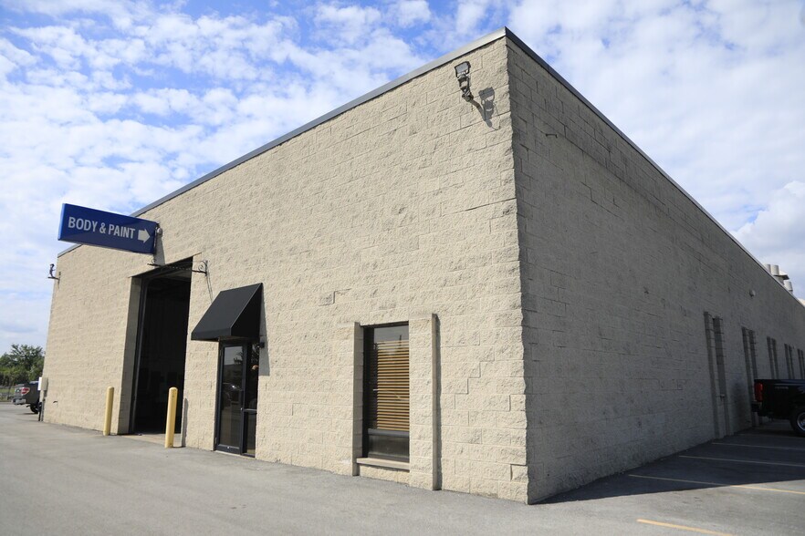 Primary Photo Of 2080 Harlem Ave, Riverside Auto Repair For Lease