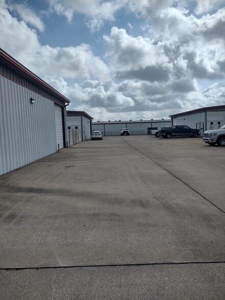 More Photos Of 1909 Lawrence Rd, Kemah Warehouse For Lease
