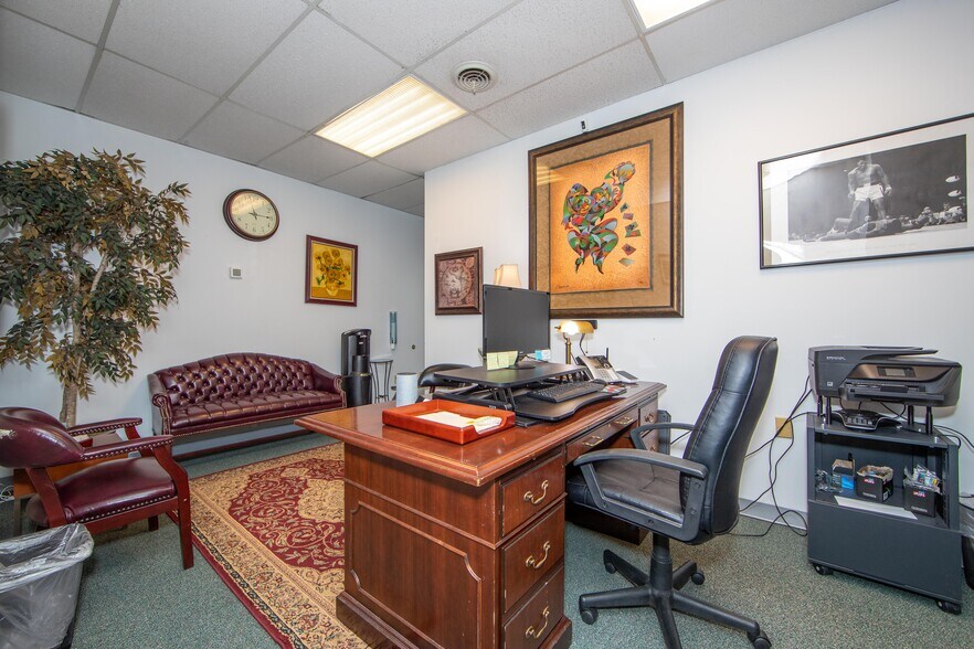 More Photos Of 6501 Mechanicsville Tpke, Mechanicsville Office For Lease