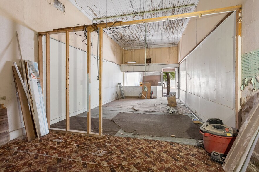 More Photos Of 844-846 N G Ave, Douglas Storefront Retail Residential For Sale