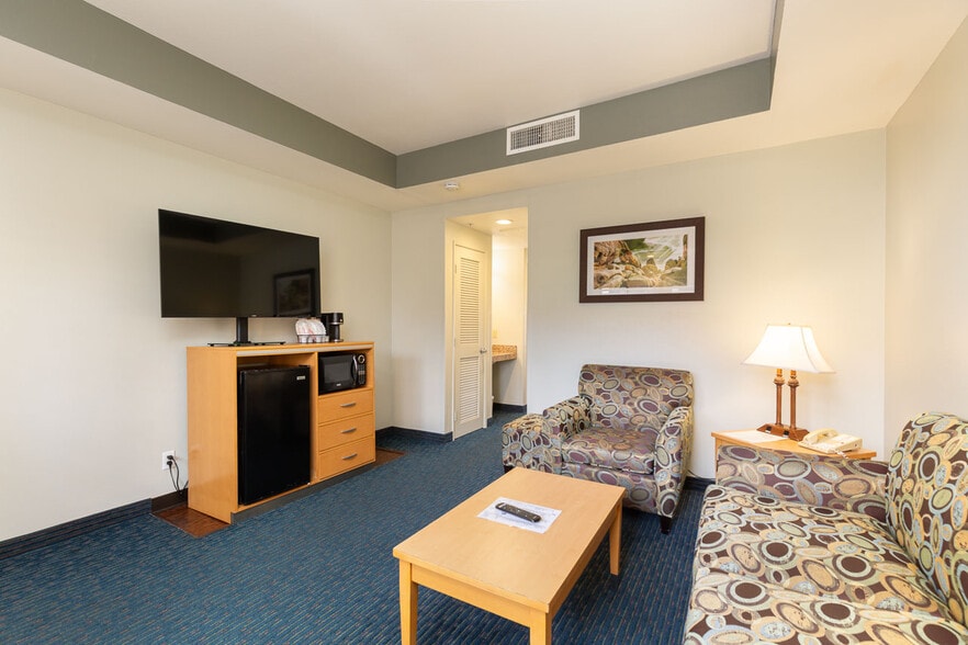 More Photos Of 74695 Highway 111, Palm Desert Hotel For Sale