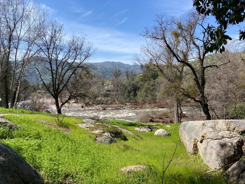 More Photos Of 42975 Sierra Dr, Three Rivers Hotel For Sale